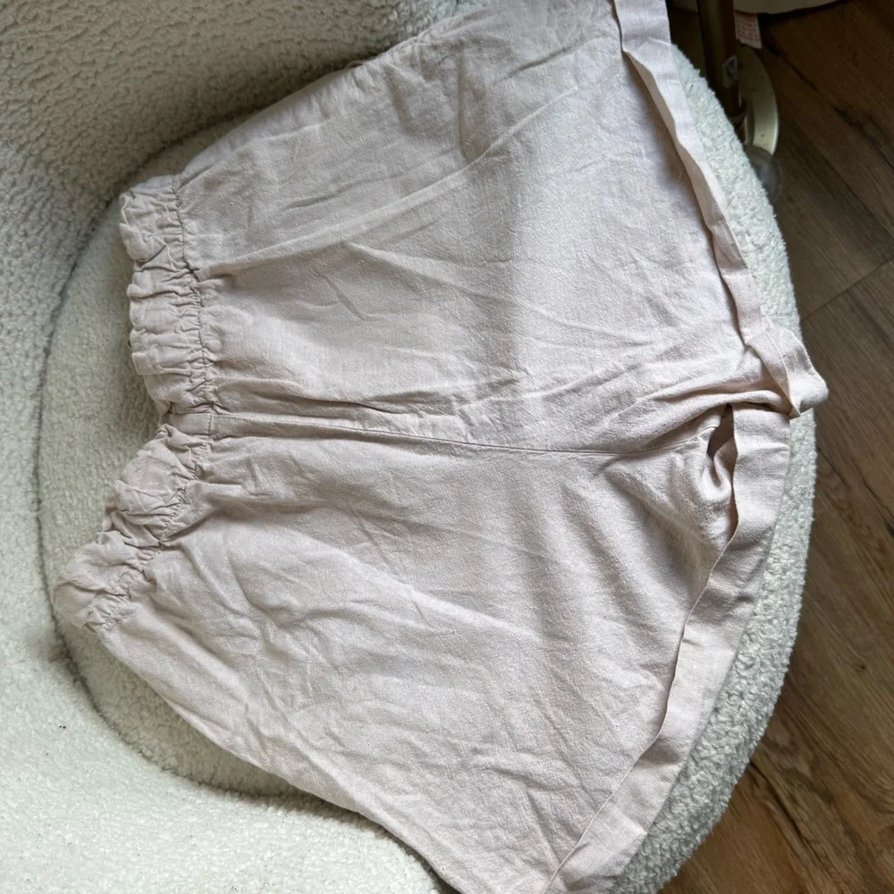 Uniqlo Tan linen Shorts - Picture 5 of 5
